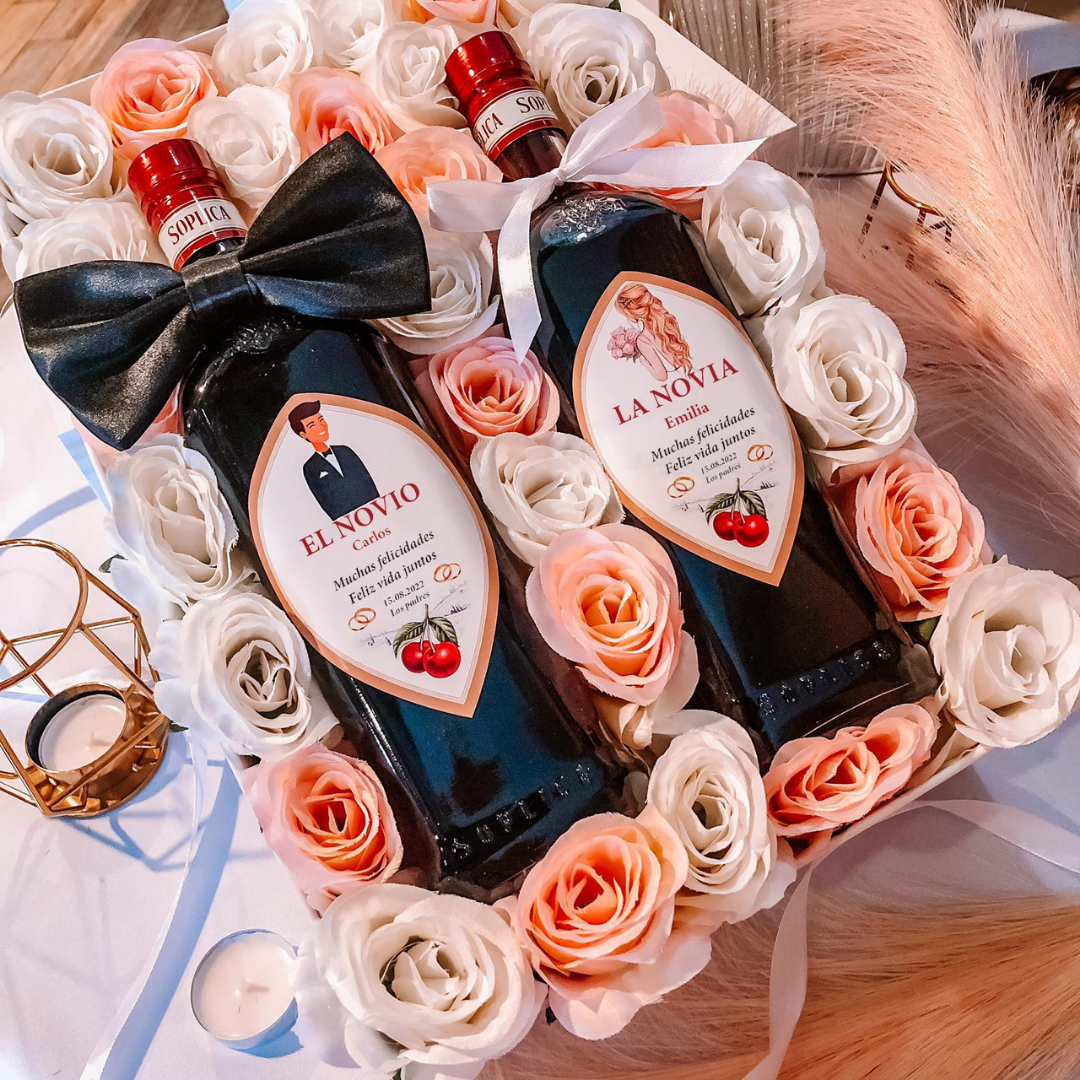 LOS NOVIOS PACK SOPLICA CEREZA CON ROSAS CREMA - REGALO ORIGINAL DE BODA -  Regalos originales para bodas. Alcohol una dedicación | Tienda online